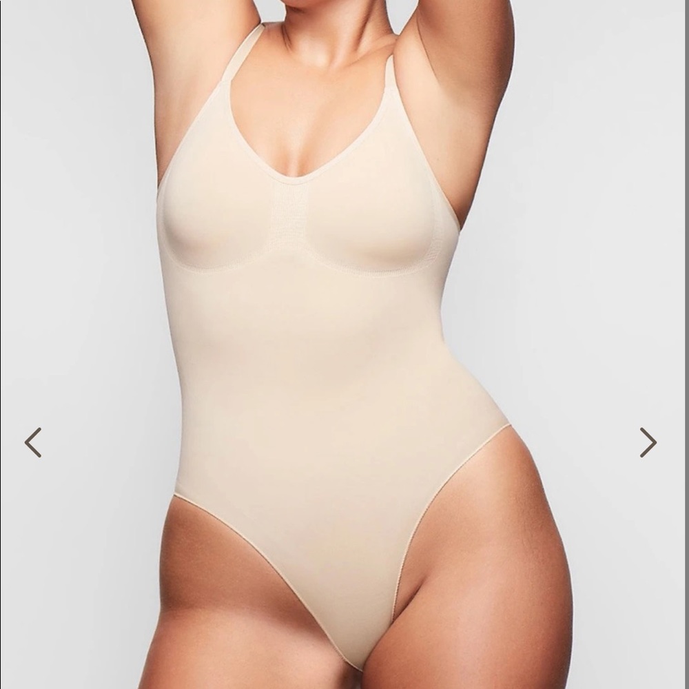 SCULPTING BODYSUIT W. SNAPS